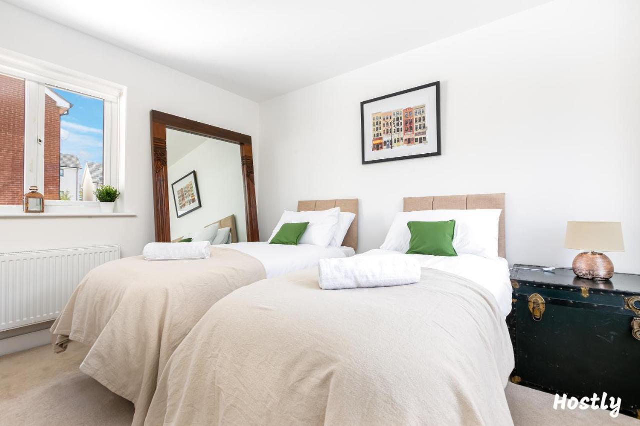 Elephant Court - Comfortable, Spacious House With Parking * Reading