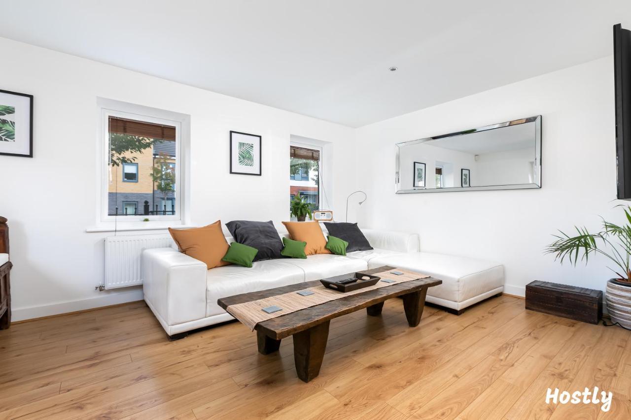 Elephant Court - Comfortable, Spacious House With Parking