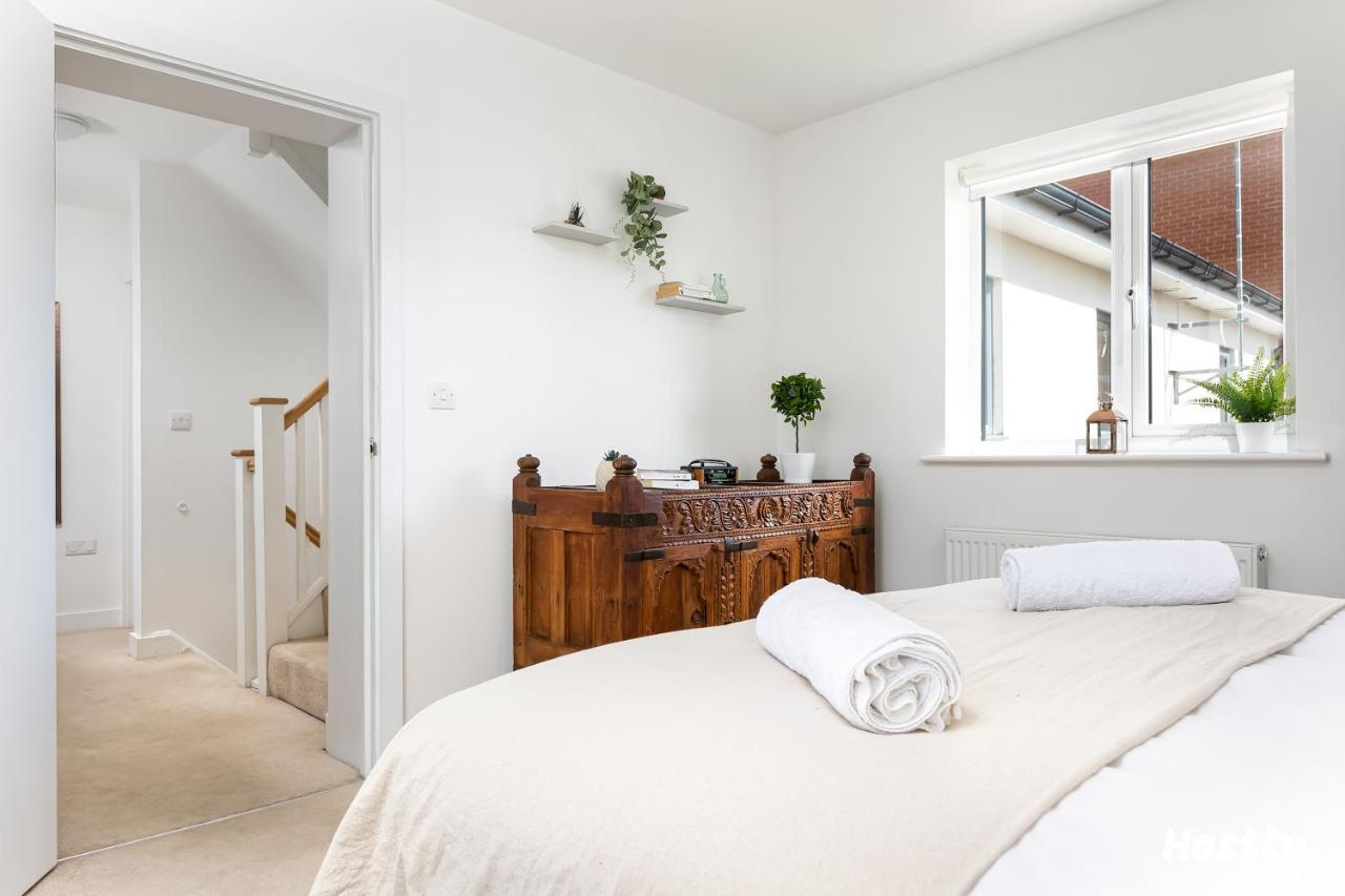 Elephant Court - Comfortable, Spacious House With Parking Apartment