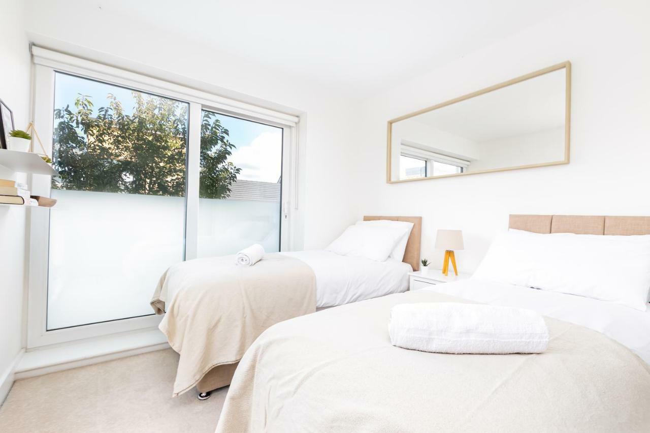 Apartment Elephant Court - Comfortable, Spacious House With Parking *
