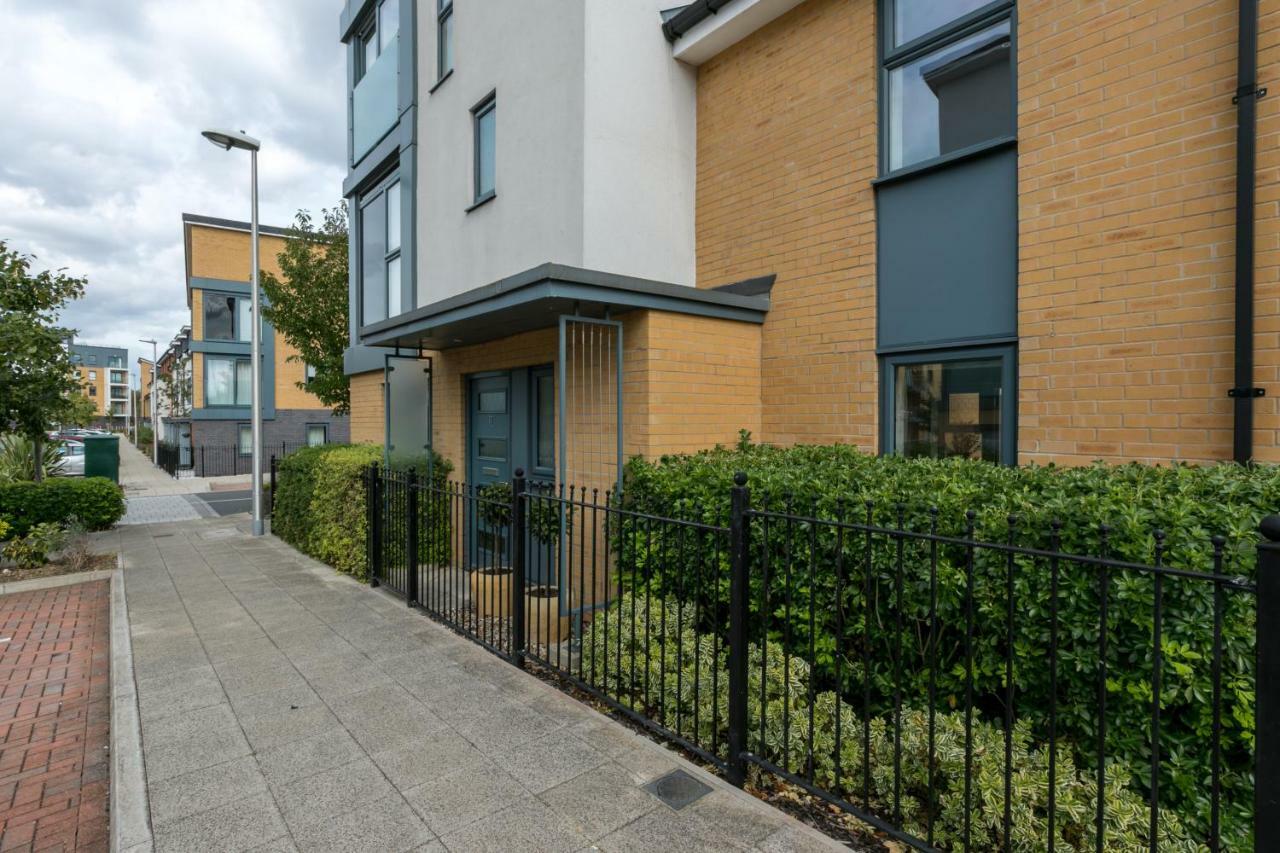 Elephant Court - Comfortable, Spacious House With Parking