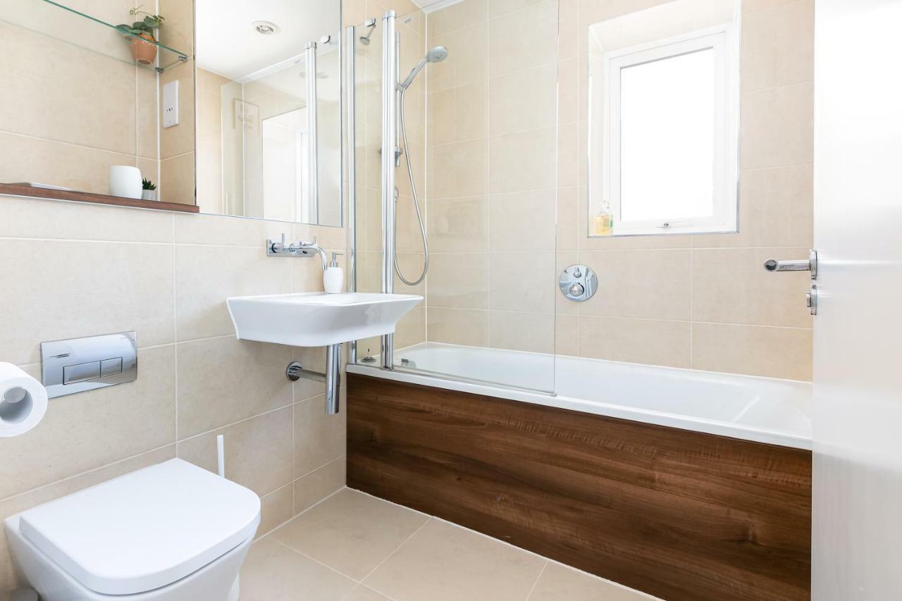 Elephant Court - Comfortable, Spacious House With Parking Apartment